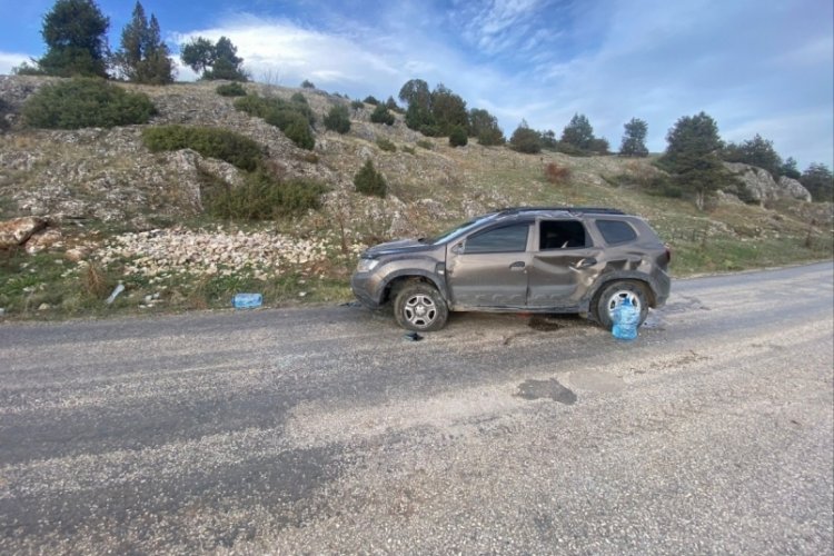 Bilecik'te takla atan ara&ccedil;ta 2 kişi yaralandı