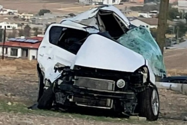 Tır otomobile &ccedil;arptı: Hemşire hayatını kaybetti!