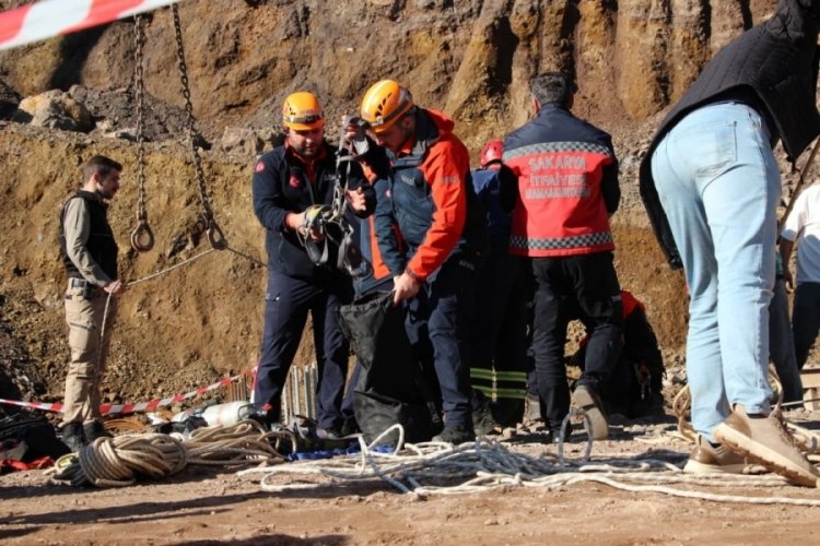 İş&ccedil;i kuyuda mahsur kaldı! Ekipler seferber oldu