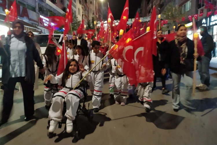 Bursa Yıldırım'da Cumhuriyet y&uuml;r&uuml;y&uuml;ş&uuml;!