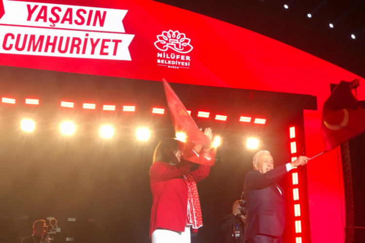 Başkan Şadi &Ouml;zdemir: "Cumhuriyet bu toprakların nil&uuml;fer &ccedil;i&ccedil;eğidir"