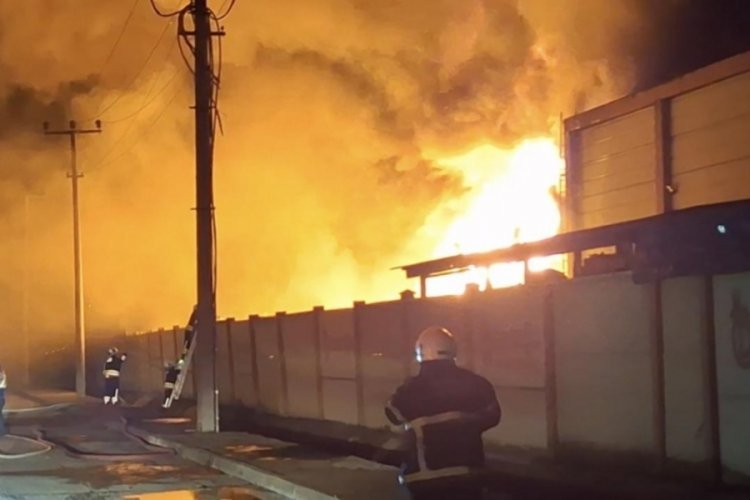 Samsun'da geri d&ouml;n&uuml;ş&uuml;m fabrikasında yangın