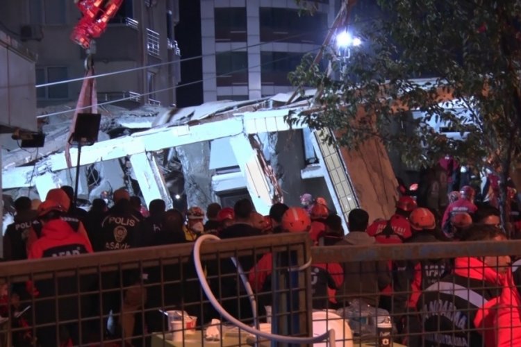 Kocaeli'nde arama kurtarma &ccedil;alışmalarında 16 saat geride kaldı