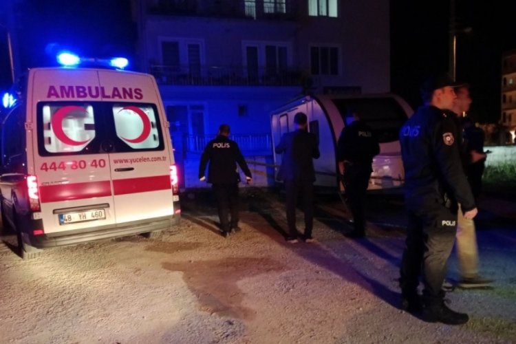 Sokak ortasında silahla başından vurulmuş halde bulundu