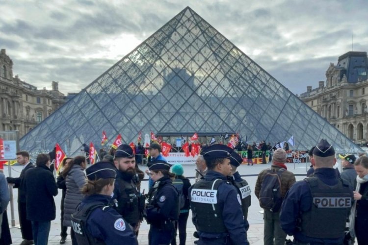 Louvre soygununda iki ş&uuml;pheli su&ccedil;unu itiraf etti