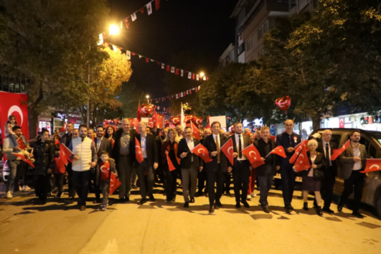 Bursa İneg&ouml;l'de Cumhuriyet coşkusu meydanlara taştı