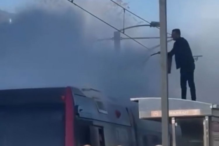 Bursa'nın göbeğinde panik anları! Şehrin simgesi alevlere teslim oldu...