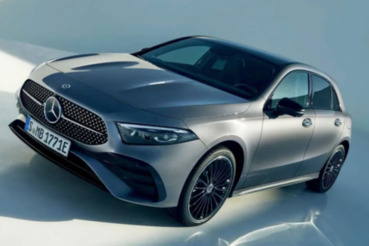 Mercedes-Benz'in k&acirc;rı yüzde 50 düştü