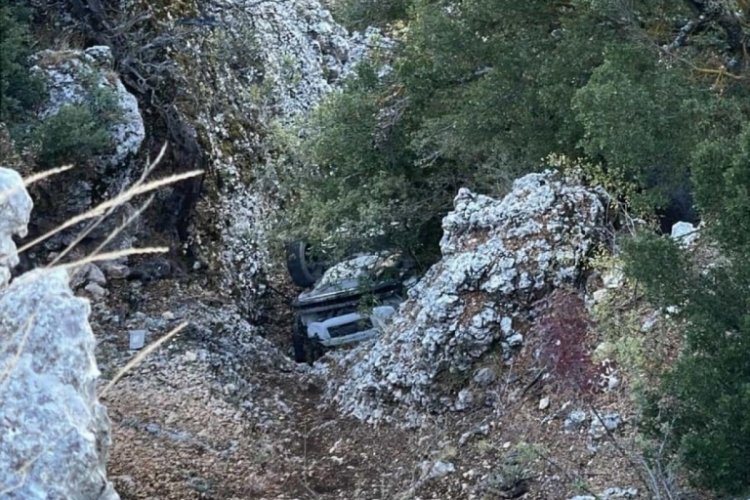Otomobil u&ccedil;uruma yuvarlandı, s&uuml;r&uuml;c&uuml; hayatını kaybetti
