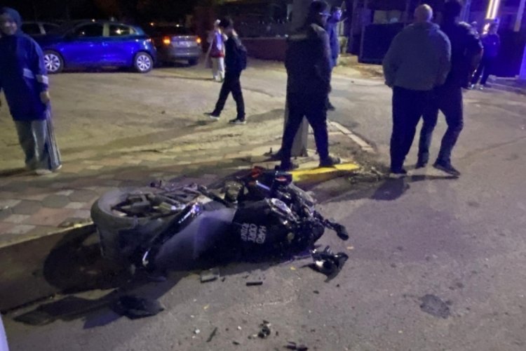 İş makinesi ile &ccedil;arpışan motosikletli ağır yaralandı