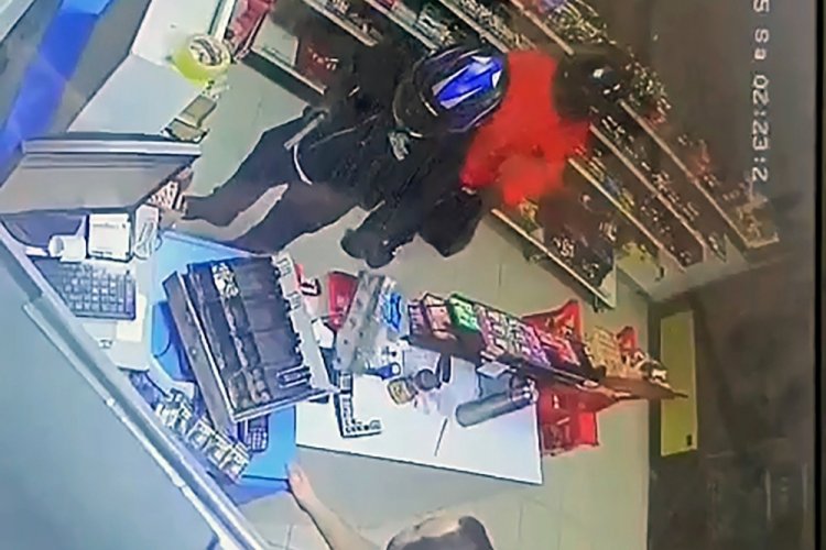 Akaryakıt istasyonlarını soyan kasklı ş&uuml;pheliler tutuklandı