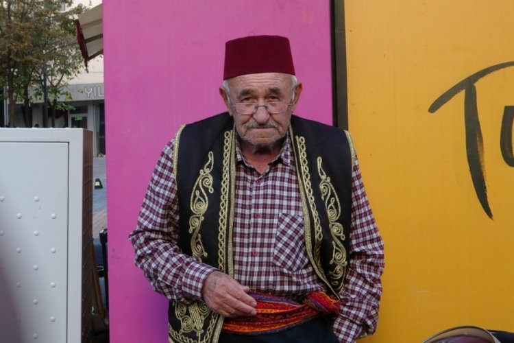 Mesleğe 11 yaşında başladı! 65 yıldır sokaklarda...