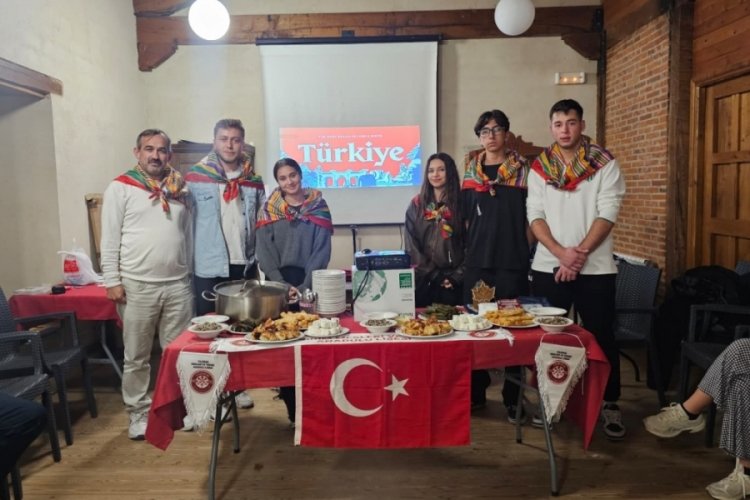 Yıldırım Ticaret MTAL gen&ccedil;leri, Cumhuriyet Bayramı'nı İspanya'da coşkuyla kutladı