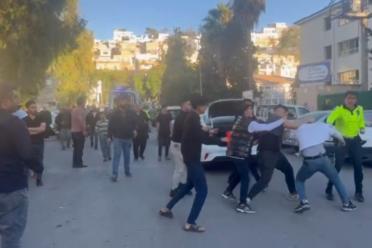 Kaza sonrası kavga kameraya yansıdı