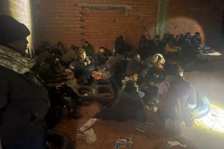 Metruk binadan 29 ka&ccedil;ak g&ouml;&ccedil;men &ccedil;ıktı
