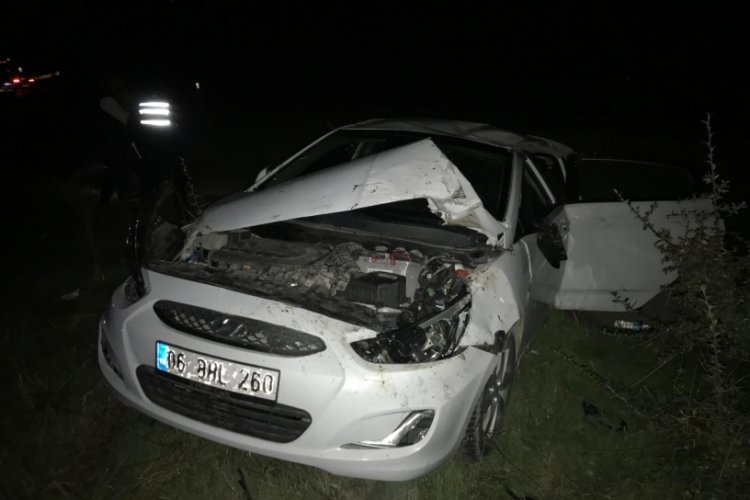 Tır otomobile &ccedil;arptı! Yaralılar var...
