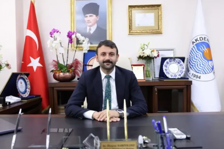 Eski Akdeniz Belediye Başkanı Sarıyıldız, yargılandığı davada tahliye edildi
