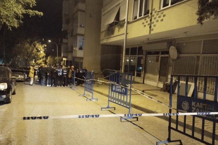 İstanbul'da kolonları &ccedil;atlayan bina tahliye edildi!