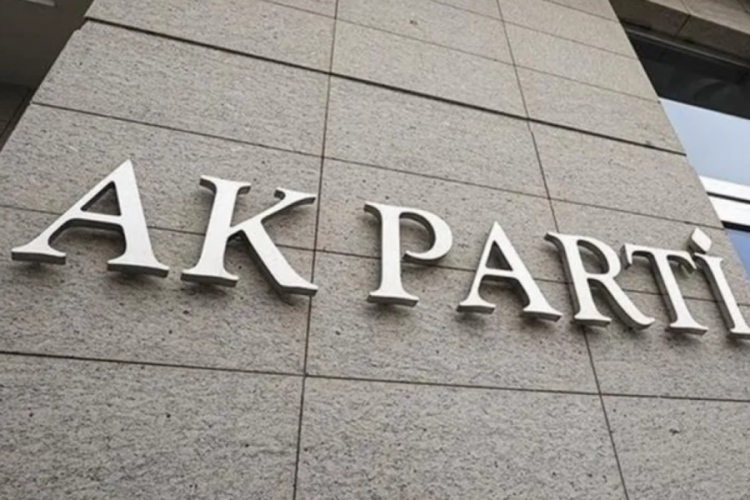 2,5 yılda Meclis'te tablo değişti! 3 isim daha AK Parti'ye mi katılacak?