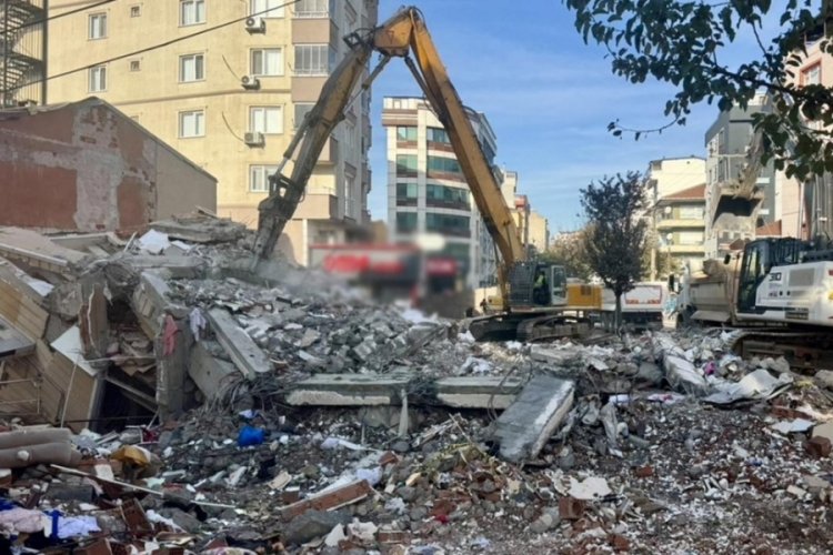 Gebze'de &ccedil;&ouml;ken bina sonrası incelemeler devam ediyor