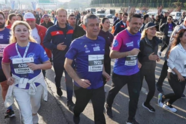 Maratonu tamamlayan &Ouml;zel'in ilk s&ouml;zleri İmamoğlu oldu: 'Ev sahibi h&uuml;creden burayı izliyor'