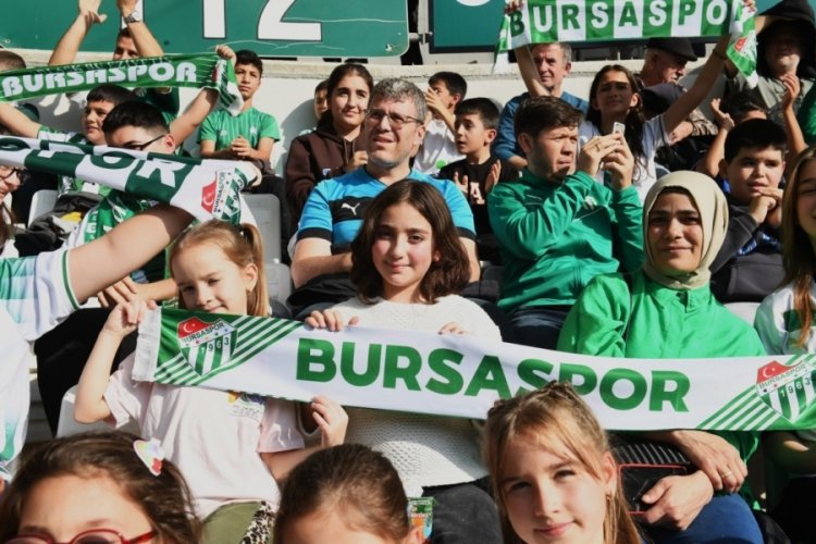 Bursa'da anlamlı proje: 100 çocuk ilk kez yeşil-beyazlı tribünlerle tanıştı...