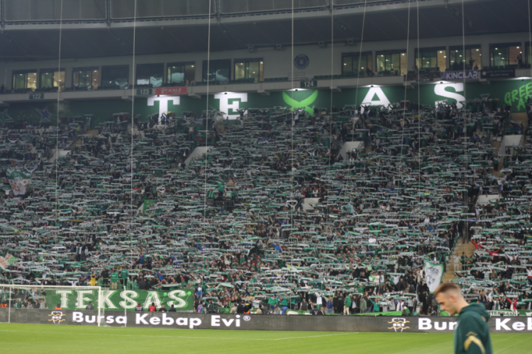 Bursaspor uzatmalarda galibiyete uzandı! 
