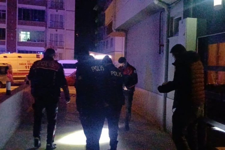 Silahla yaralanan gen&ccedil;, bina boşluğuna ka&ccedil;arak canını zor kurtardı