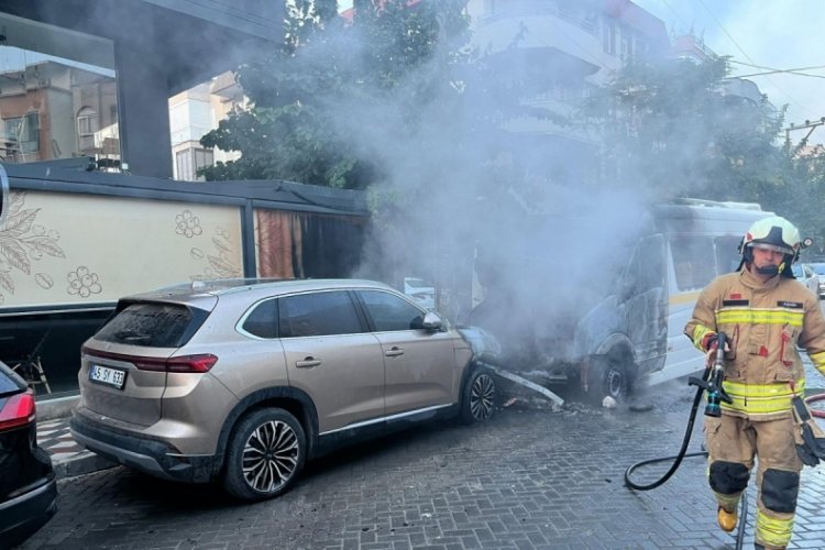 &Ouml;ğrenci servisi yandı! 13 &ouml;ğrenci &ouml;l&uuml;mden d&ouml;nd&uuml;