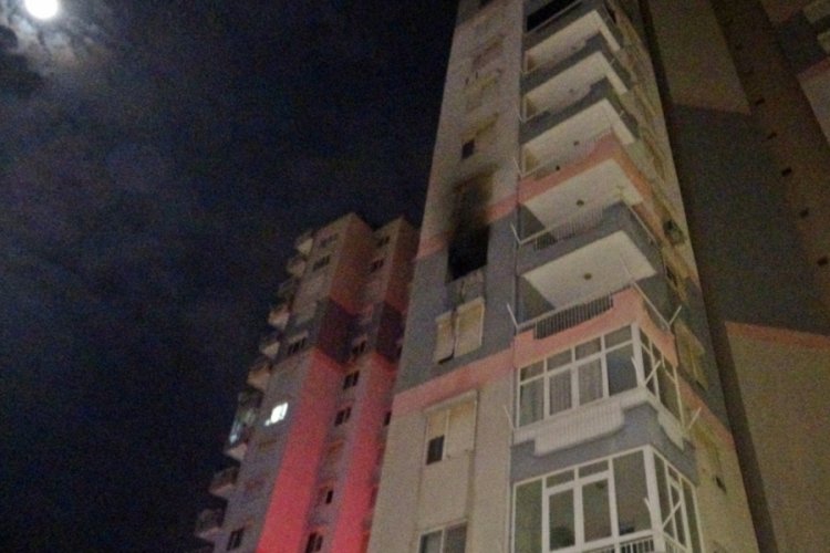 15 katlı binadaki daire alev alev yandı: 1 yaralı