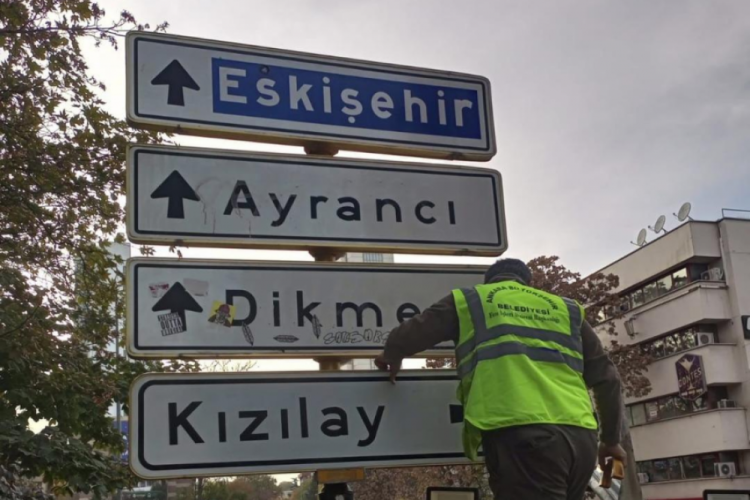 Gençler arasında akım haline dönüşen tabelaya polis koruması! Sebebi belli oldu...