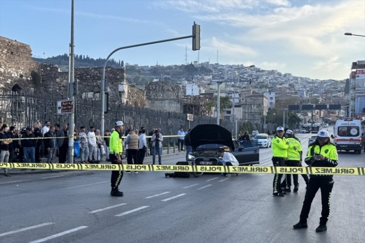 İzmir'de araca silahlı saldırı! 1 ağır yaralı var...