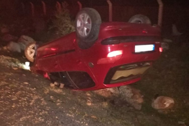 Şarampole yuvarlanan otomobilin s&uuml;r&uuml;c&uuml;s&uuml; hayatını kaybetti!