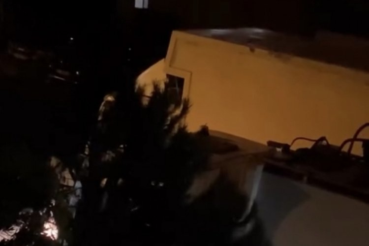 Çöp kamyonu şoförüne levyeli saldırı! Kavga kamerada...