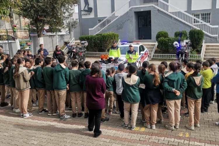 Bursa'da jandarmadan &ouml;ğrencilere trafik eğitimi&nbsp;