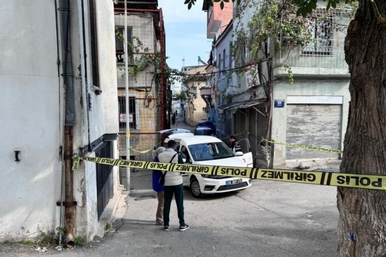 Kızılay &ouml;n&uuml;nde panik! Personel yemek dağıtırken saldırıya uğradı