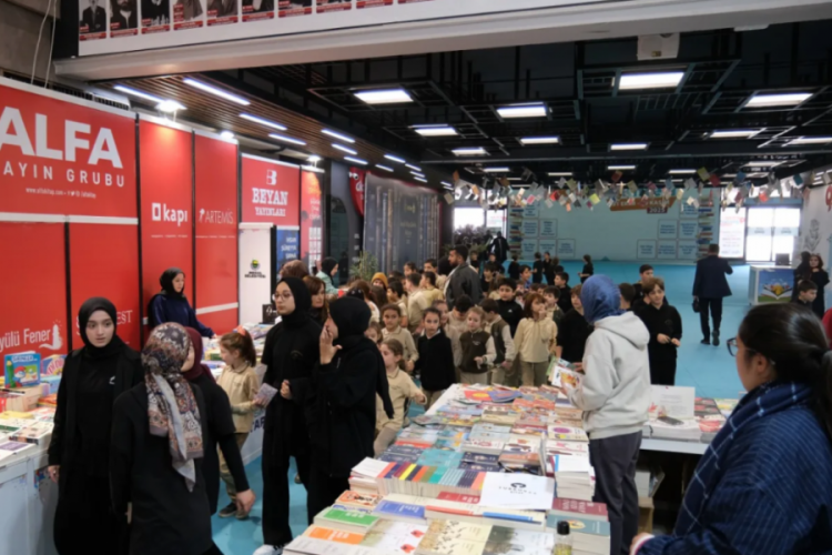 İneg&ouml;l kitap g&uuml;nleri hafta sonu 12 muhteşem yazarı konuk edecek