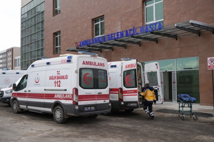 Oto galeri &ouml;n&uuml;nde silahlı saldırı: 1 yaralı