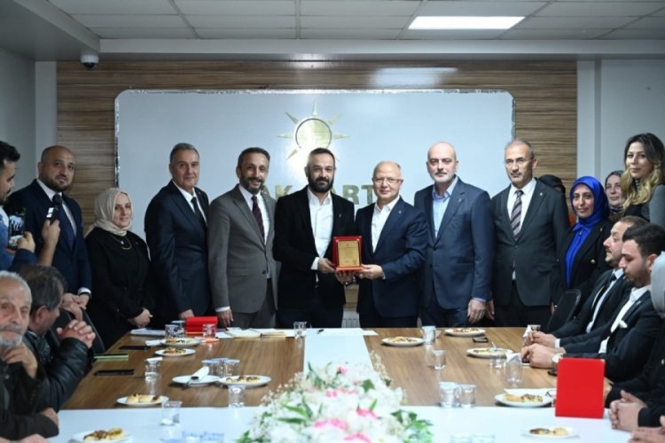 Bursa'da 800 yeni &uuml;ye AK Parti'ye katıldı