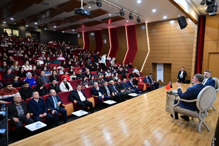 Başkan Yılmaz gen&ccedil;lerle buluştu