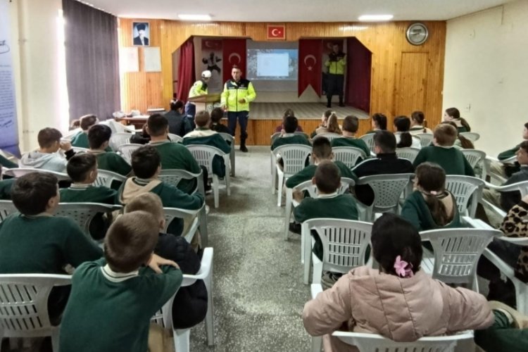 Orhangazi Jandarma Komutanlığı'ndan Yenik&ouml;y Ortaokulu'na trafik eğitimi