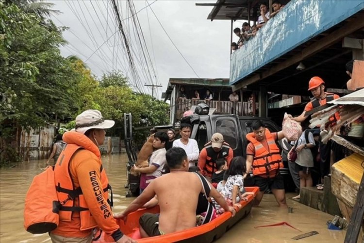 Kalmaegi Tayfunu Filipinler'in ardından Vietnam'ı vurdu