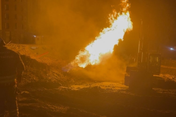 Doğal gaz patladı! Korku dolu g&ouml;r&uuml;nt&uuml;ler...