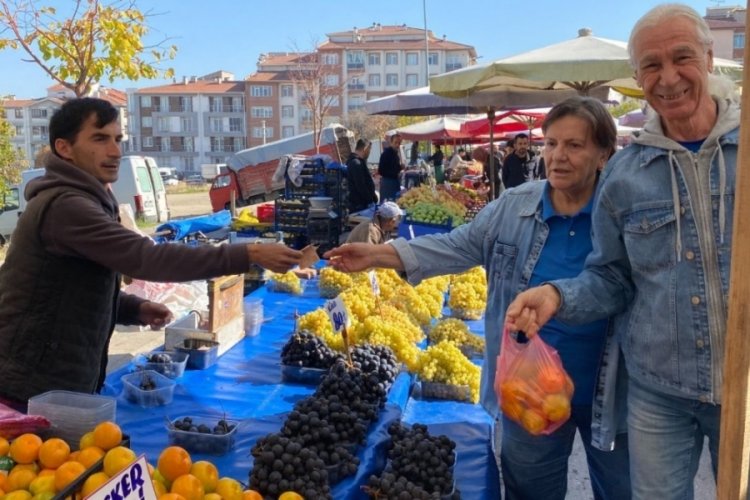 Ge&ccedil;en yıl 50 liraydı, bu yıl 35 lira! Kış aylarının vazge&ccedil;ilmez meyvesi yok satıyor