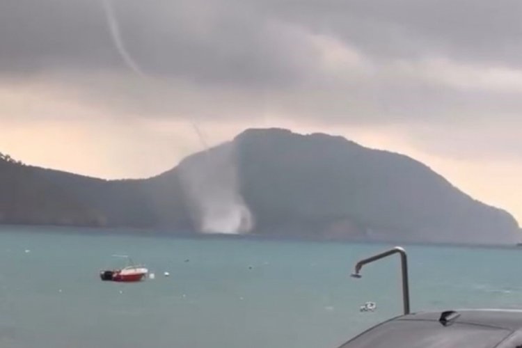 Antalya'da denizde aynı anda 2 hortum oluştu