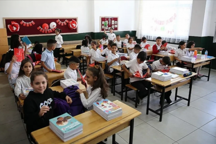 Pazartesi okullar tatil mi 10 Kasım? MEB takvimi belli oldu