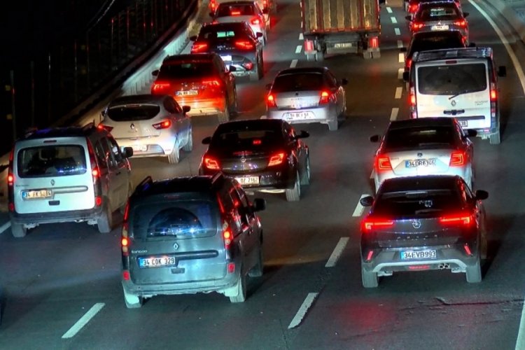 İstanbul'da ara tatil &ouml;ncesi trafik yoğunluğu y&uuml;zde 87'ye ulaştı