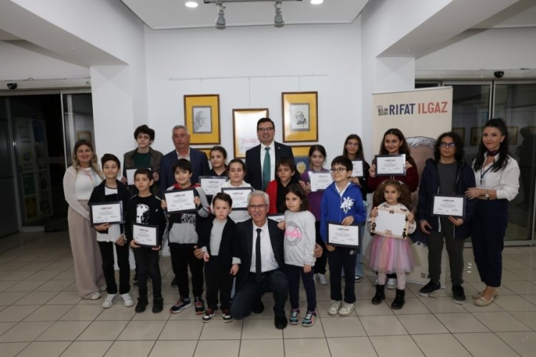 Rıfat Ilgaz'ın &Ouml;ks&uuml;z Civciv'i &ccedil;ocukların karikat&uuml;rlerinde hayat buldu