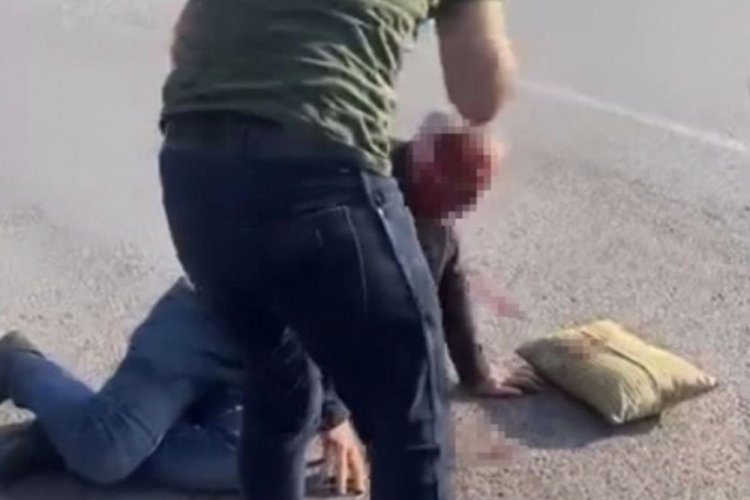 Kocaeli'de otomobil yayalara &ccedil;arpıp ref&uuml;je &ccedil;ıktı