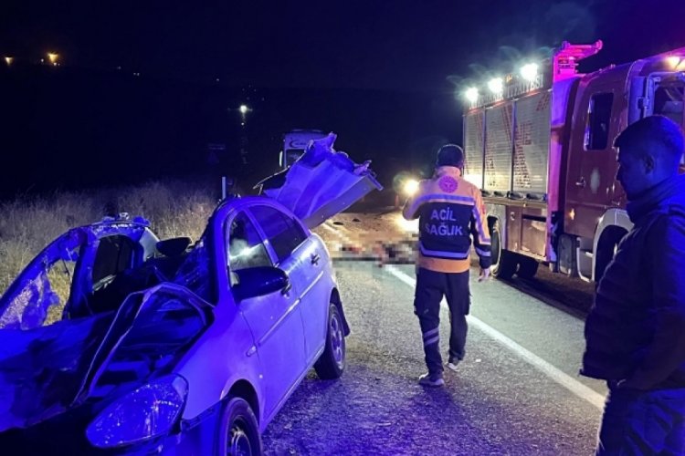 Diyarbakır'da iki otomobil ile at &ccedil;arpıştı: 1 &ouml;l&uuml;, 7 yaralı